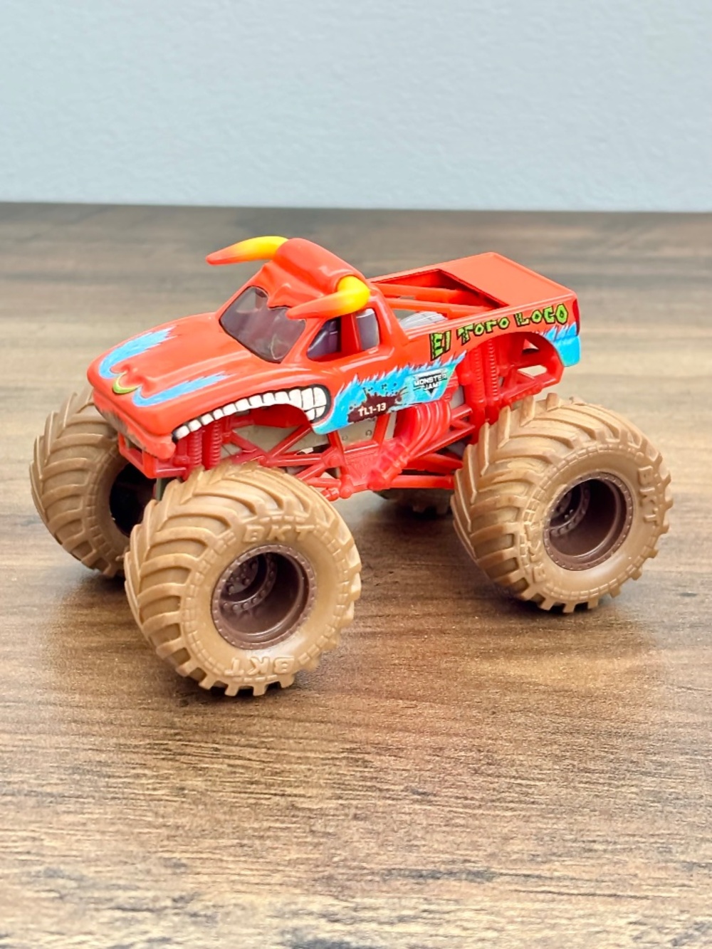 Monster Jam 1:64 El Toro Loco Mystery Mudder Monster Truck Die Cast Blue Wings